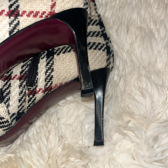 Burberry 2000s Nova Check Tweed Heeled Boot - Picture 11 of 13